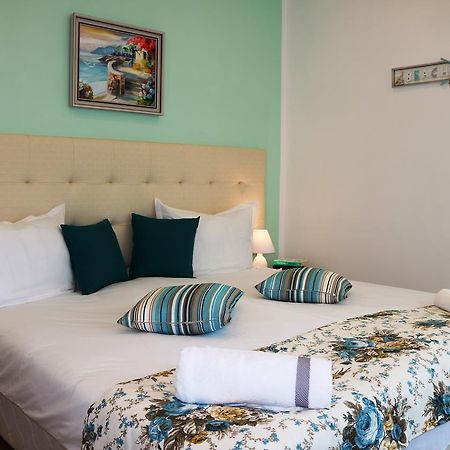 Sea Port CELEBRITY Apartment - Lets4Holiday Varna Extérieur photo