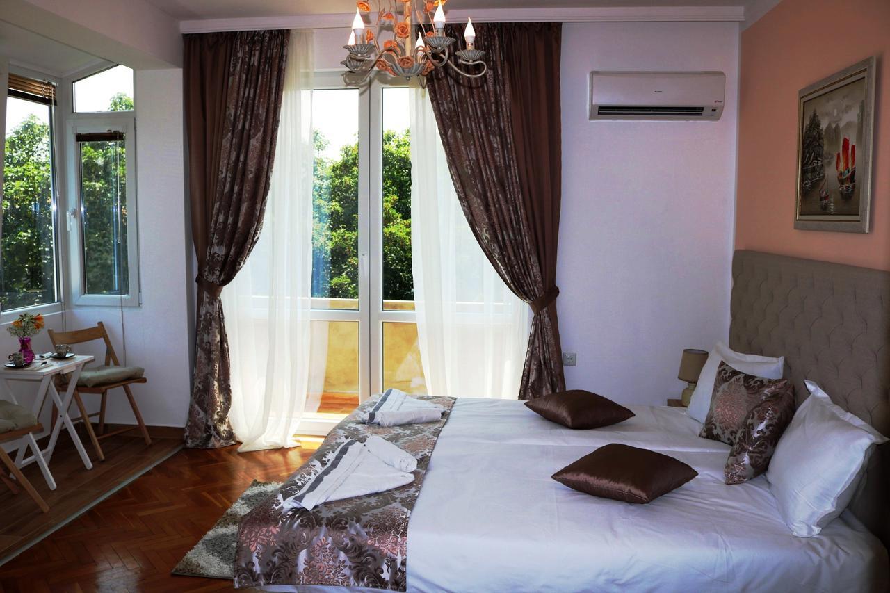 Sea Port CELEBRITY Apartment - Lets4Holiday Varna Extérieur photo