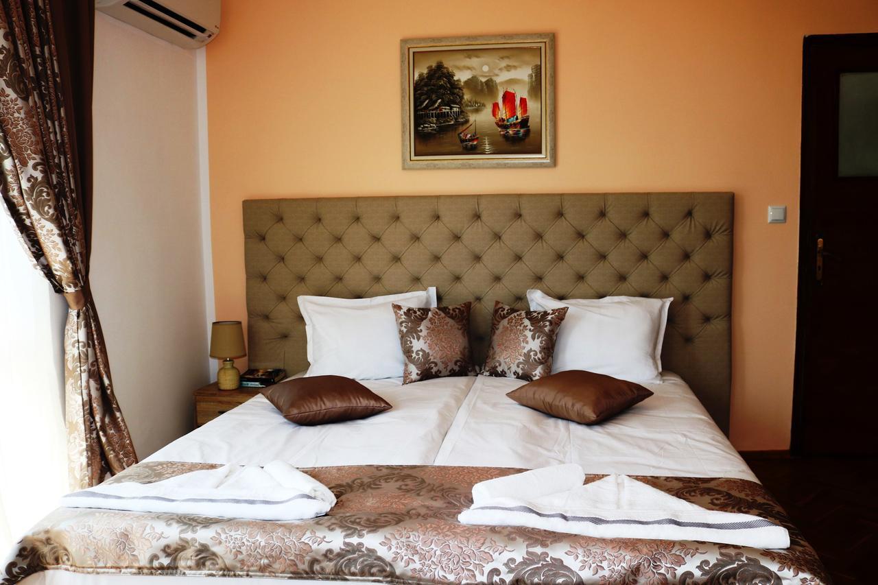 Sea Port CELEBRITY Apartment - Lets4Holiday Varna Extérieur photo