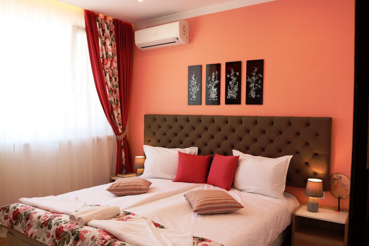 Sea Port CELEBRITY Apartment - Lets4Holiday Varna Extérieur photo