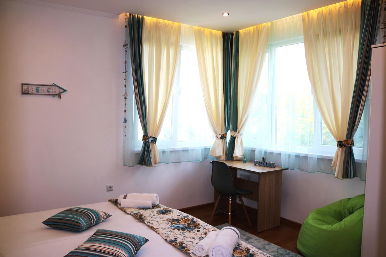 Sea Port CELEBRITY Apartment - Lets4Holiday Varna Extérieur photo