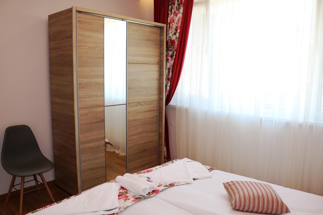 Sea Port CELEBRITY Apartment - Lets4Holiday Varna Extérieur photo