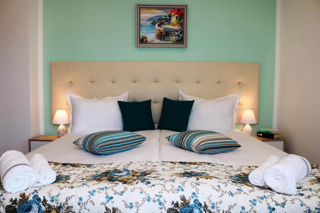 Sea Port CELEBRITY Apartment - Lets4Holiday Varna Extérieur photo