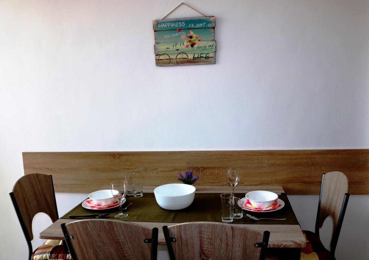 Sea Port CELEBRITY Apartment - Lets4Holiday Varna Extérieur photo