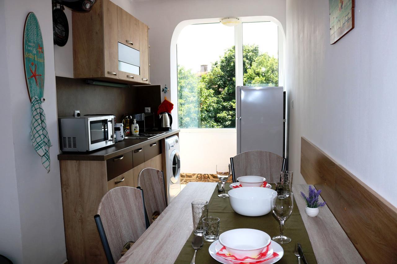 Sea Port CELEBRITY Apartment - Lets4Holiday Varna Extérieur photo
