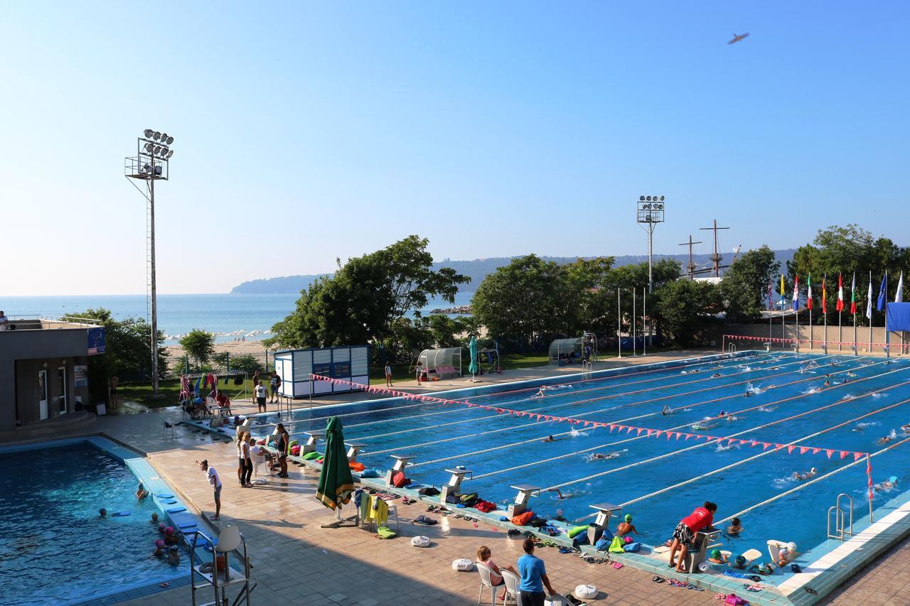 Sea Port CELEBRITY Apartment - Lets4Holiday Varna Extérieur photo