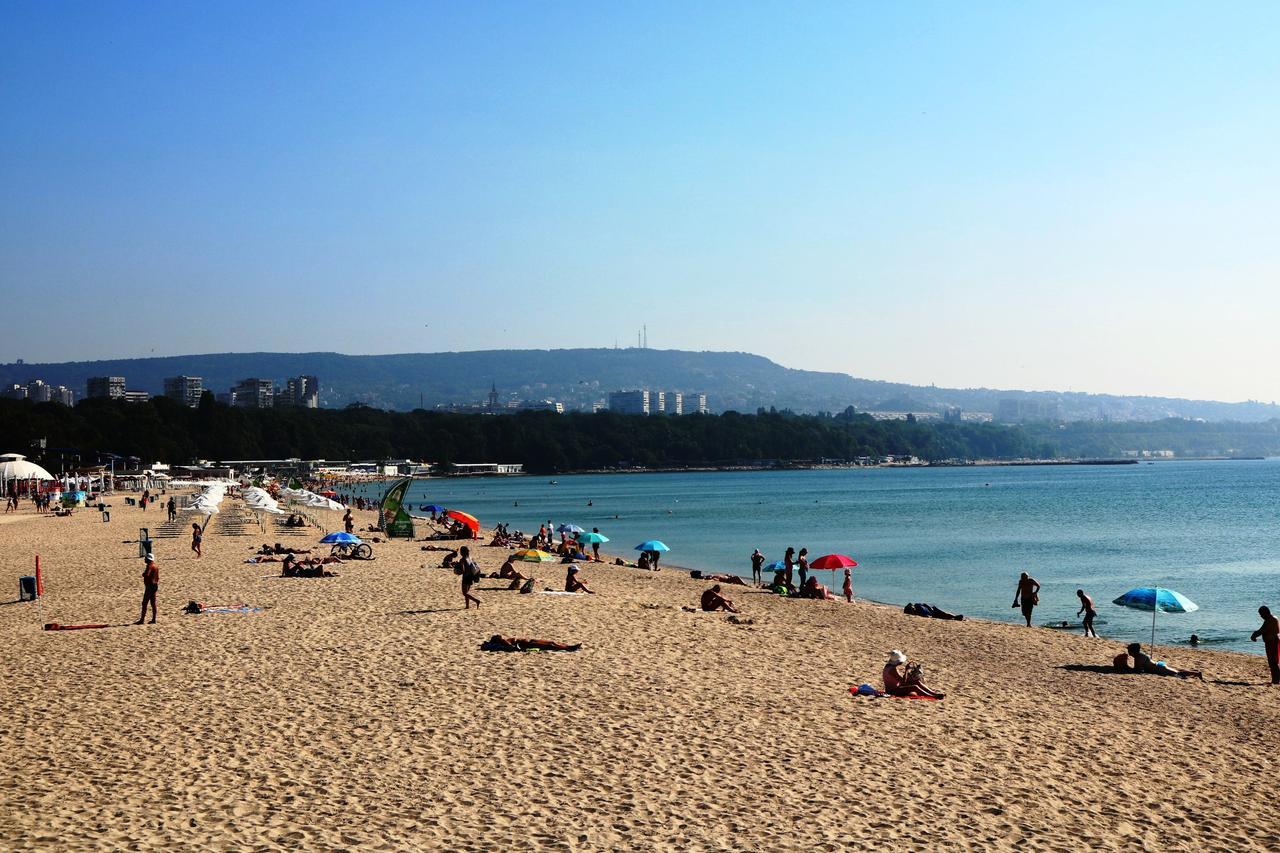 Sea Port CELEBRITY Apartment - Lets4Holiday Varna Extérieur photo