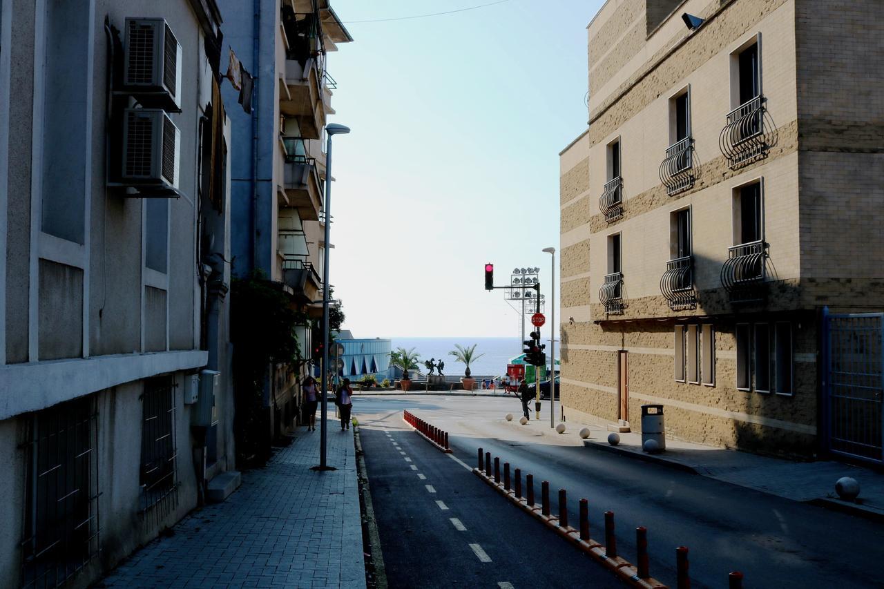 Sea Port CELEBRITY Apartment - Lets4Holiday Varna Extérieur photo