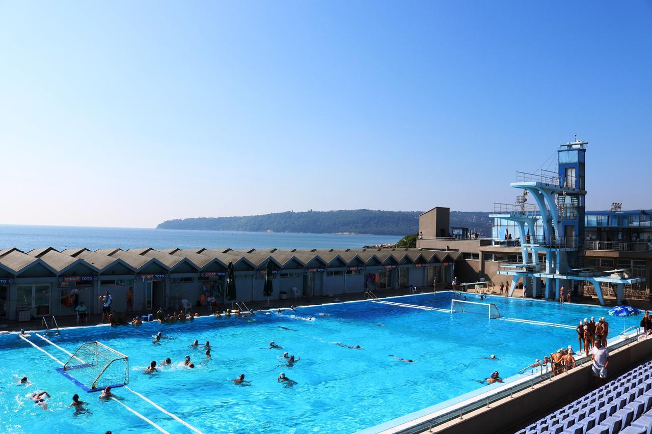 Sea Port CELEBRITY Apartment - Lets4Holiday Varna Extérieur photo
